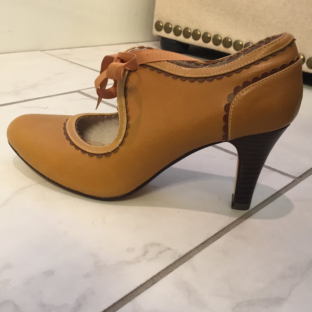 Chelsea Crew Oxford Heels
